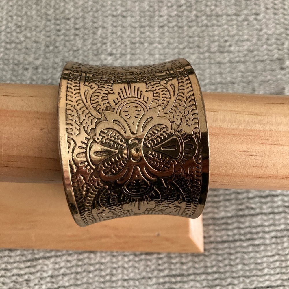 BRACELET Gold  Tone Filigree Wide Tapered